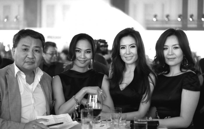 Залуусыг хол хаясан сайд М.Зоригт